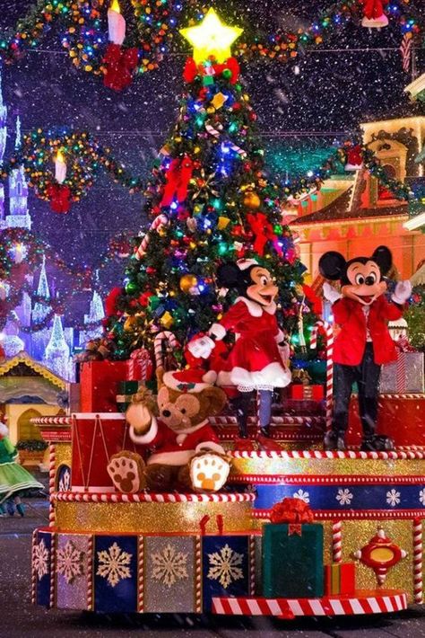 #disneychristmas #disney #disneyworld #christmas #disneygram #disneyland #waltdisneyworld #disneylife #wdw #disneyparks #mickeymouse #disneystyle #disneyinsta #instadisney #disneylandparis #disneylove #disneymagic #magickingdom #disneyig #disneyfan #disneyholidays #disneyphotography #disneychristmasdecorations #disneyaddict #christmasdisney #disneyfamily #disneyvacation #minniemouse #christmasatdisney #disneyfashion Disney Paris Christmas, Disney World At Christmas, Disneyland Christmas Outfit, Disney Christmas Parade, Disneyland Paris Christmas, Christmas Outfit Aesthetic, Christmas Parade Floats, Disney Merry Christmas, Disneyland World