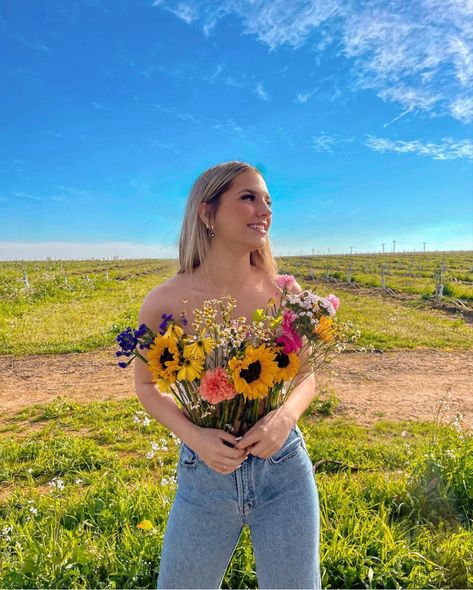 Flower Bouquet Shirt Photoshoot, Cute Flower Photoshoot, Flower Tube Top Photoshoot, Flower Field Outfit Ideas, Daffodil Photoshoot, Flowers In Pants Photoshoot, Flower Shirt Photoshoot, Holding Flowers Pose, Flower Top Photoshoot