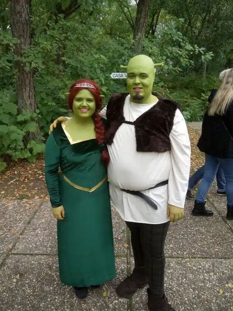 29 Cute Halloween Costume Ideas for Couples 2023 Fiona Shrek Costume, Shrek Costume Diy, Shrek And Fiona Costume, Mexican Halloween Costume, Fiona Costume, Shrek And Fiona, Cute Halloween Costume Ideas, Cool Couple Halloween Costumes, Fiona Shrek