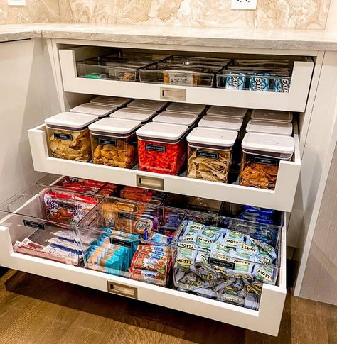 Kitchen & Pantry Storage Solutions That Just Make Sense | RíOrganize | Luxury Professional Organizer The Ultimate Sleepover, Ultimate Sleepover, Pantry Bin, Pantry Drawers, Organized Pantry, Snack Organizer, Modern Organization, Desain Pantry, Pantry Remodel