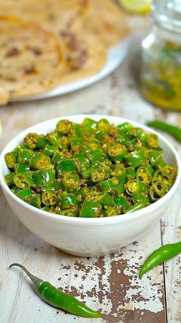 New Dishes Recipes Indian, India Recipes Easy, Pickles Recipes Indian, Bread Snacks Indian, Mirchi Recipes, Green Chutney Recipe India, Green Chatni Recipe, Pickel Recipe, Sabzi Recipe Indian Foods