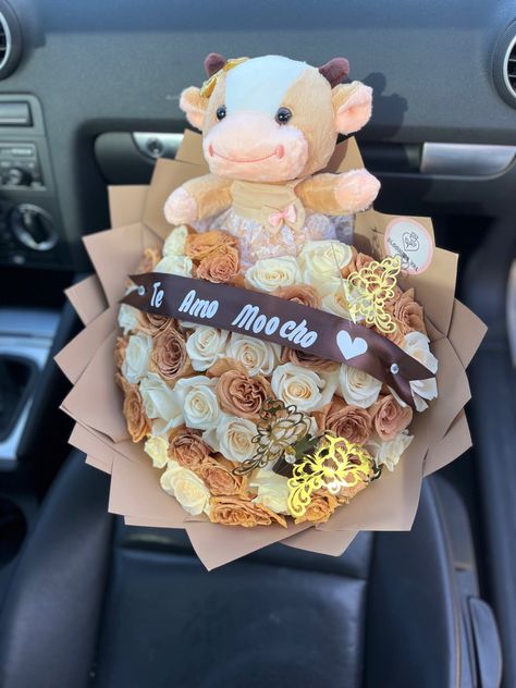 50 roses, cowgirl, anniversary presents Animal Flower Bouquet, Animal Bouquet, Fabric Roses Diy, Ramo Ideas, Flowers For Girlfriend, Diy Valentine Gifts For Boyfriend, Satin Flowers Diy, Ribbon Rose Bouquets, Roses Luxury