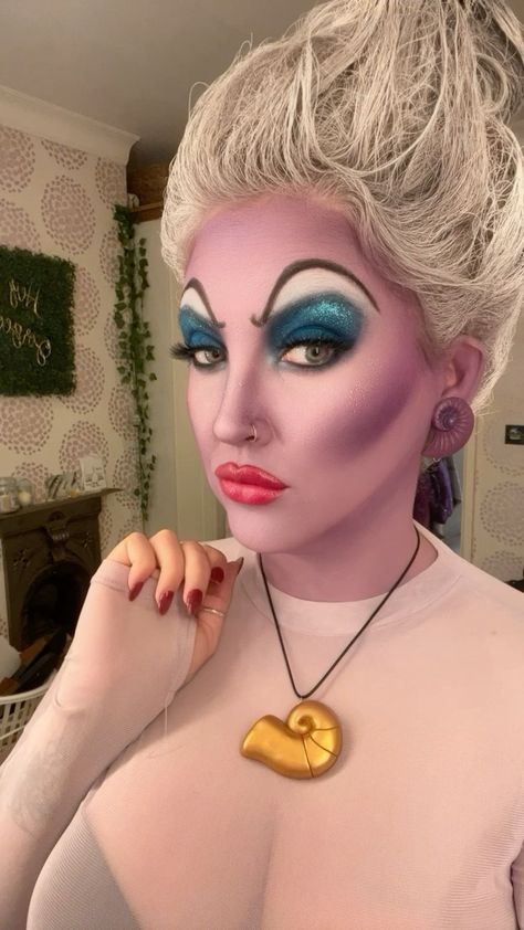 Ursula Make Up Halloween, Ursula Cosplay Makeup, Simple Ursula Makeup, Easy Diy Cosplay Ideas, Ursella Costume Diy, Poor Unfortunate Souls Diy, Ursula Face Paint, Ursula Broadway, Ursula Halloween Makeup