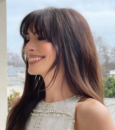 Anne Hathaway Hair, Hair Refresh, Choppy Bangs, Effortless Hairstyles, Fringe Hairstyles, Haircuts Straight Hair, Long Hair With Bangs, Going Viral, Cut My Hair