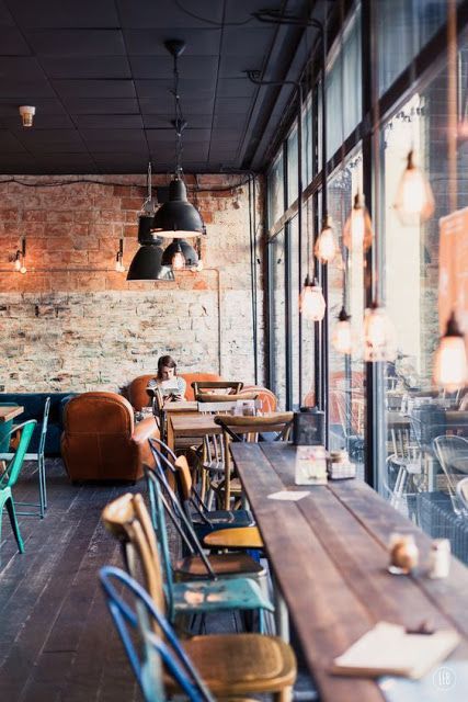 Cafe Design research - Bar style seating Rustic Coffee Shop, Bar Deco, Café Design, Cozy Coffee Shop, Moon Book, Coffee Shops Interior, Industrial Bar, Modern Restaurant, Bar Interior