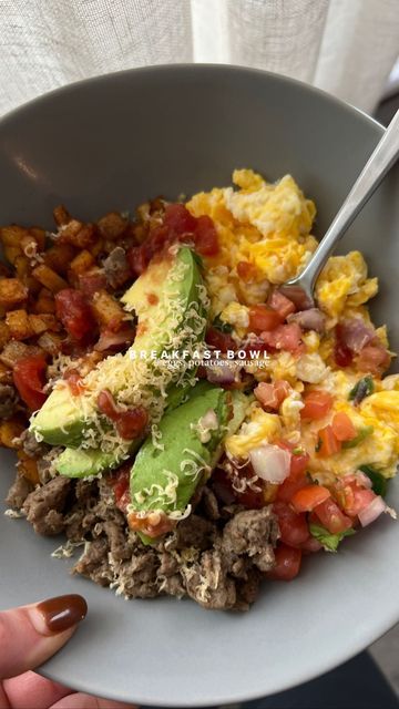 Ground Turkey Egg Scramble, Eggs And Turkey Sausage, Healthy Breakfast With Sausage, Mexican Breakfast Bowl, Cut Breakfast Ideas, Ground Turkey Breakfast Recipes, Salsa Potatoes, Ground Turkey Breakfast, Ground Turkey Bowl