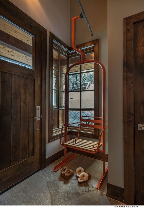 Co-Z Cabin Entry Way by Scott Corridan Design Ski Chalet Interior, Ski Cabin Decor, Ski House Decor, Ski Room, Ski Lodge Decor, Ski Cabin, Interior Design Portfolios, Ski Decor, Deco Studio