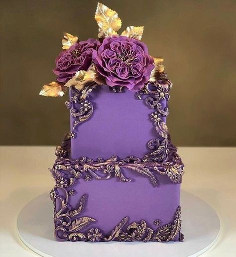 Purple Cake Design, Henna Cake Designs, Skull Wedding Cakes, Sewing Machine Cake, Cake Surprise, Purple Cakes Birthday, Tier Cakes, Purple Cake, Gold Birthday Cake