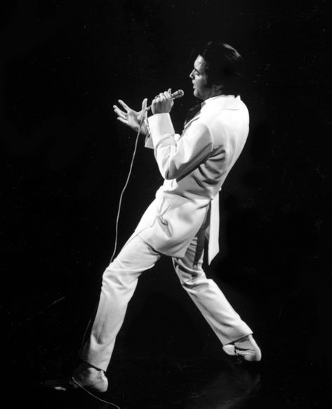 Elvis Presley -  If I Can Dream from the Elvis 68 Comeback Special.  I love this song! Elvis Presley Records, Elvis 68 Comeback Special, If I Can Dream, Nbc Tv, King Of Music, Jimmy Carter, Elvis Presley Photos, Lisa Marie Presley, Rhythm And Blues