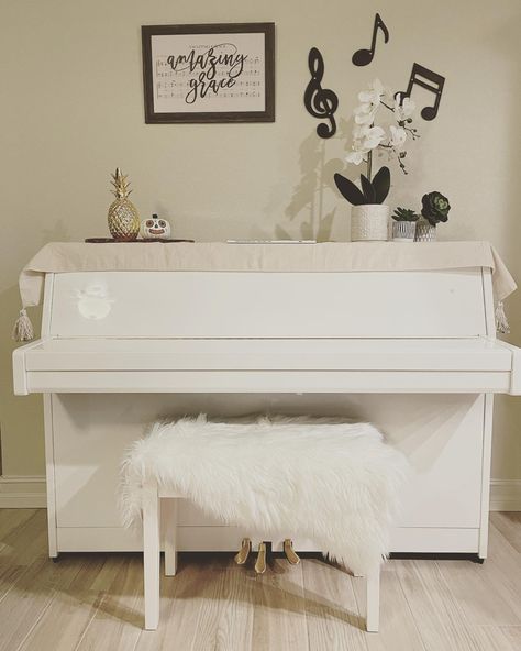 #piano #pianodecor #whitepiano #yamahapiano #uprightpiano Kawaii Piano, Yamaha Piano, Piano Decor, Upright Piano, Piano Room, Architecture Plan, Changing Table, Entryway Tables, Piano