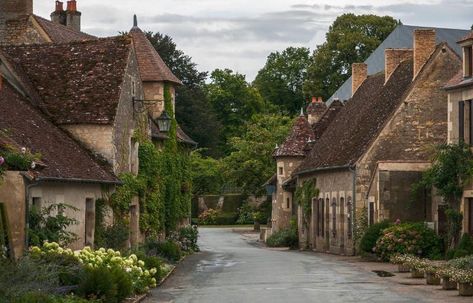 Loire Valley France Aesthetic, Tours France Loire Valley, French Villages, Loire Valley Chateau, Culture Of France, Loire Valley France, Europe 2023, Small Castles, France Trip