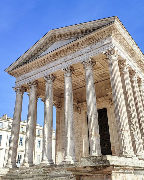 Roman temples Famous Architecture Buildings, Rome Architecture, Ancient Roman Architecture, Neoclassical Architecture, Roman Architecture, European Architecture, Architecture Concept Drawings, Roman Art, Structure Architecture