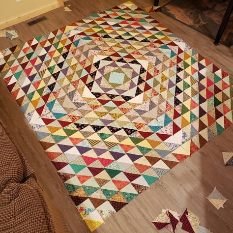 Color, Creating and Quilting!: Tips for a Great Half Square Triangle (HST) Quilt! Half Square Triangle Quilts Ideas, Triangle Quilts Ideas, Half Square Triangle Blocks, Hst Quilt, Half Square Triangle Quilts Pattern, Hst Quilts, Triangle Quilt Pattern, Triangle Quilts, Quilt Retreat