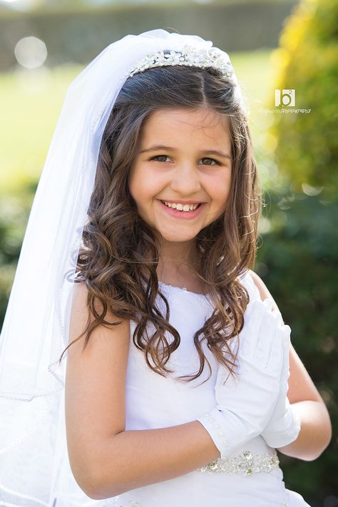 First Holy Communion Hair With Veil, 1st Communion Hairstyles Veils, First Communion Hairstyles With Crown, Girls Communion Hairstyles, 1st Communion Hairstyles, First Communion Hairstyles With Veil, First Communion Picture Ideas, First Communion Photo Ideas, Communion Cakes For Girls Ideas