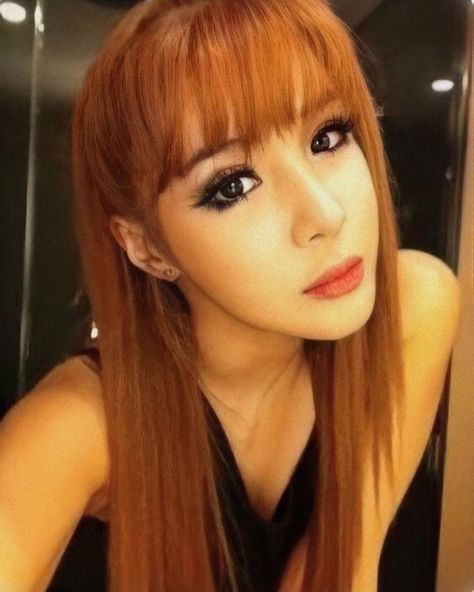 Park Bom 2ne1, Rare Aesthetics, Brown Hair Bangs, 2nd Gen Kpop, Brown Eyed Girls, Girl Day, I Love Girls, Korean Pop, Kpop Aesthetic