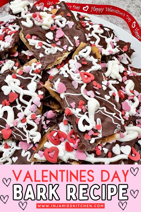 Valentines day bark on plate on counter. Valentines day cracker candy has saltine crackers, chocolate, and valentines day festive sprinkles. Text reads Valentines Day Bark Recipe In Jamies Kitchen Baked Valentines Day Gifts, Valentines Bark Recipes, Valentines Chocolate Bark, Strawberry Chocolate Bark, Valentines Candy Recipes, Valentine’s Treats, Valentines Day Treats For School, Valentine Candy Ideas, Valentine Treats For Adults