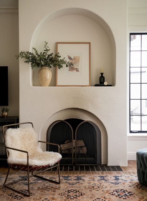 13  Cozy Plaster Fireplace Ideas For Your Home (minimal & chic) Painted Arch Fireplace, Arch Fireplace Mantle, Mock Fireplace Ideas, Arch Fireplace Ideas, Nonworking Fireplace Ideas, Earthy Fireplace, Modern Plaster Fireplace, Plaster Fireplace Ideas, Non Working Fireplace