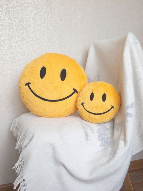 Soft toy Smiley face Smiley Plush small toy by PillowsRollanda Smiley Pillow, Smiley Face Pillows, Emoji Plush, Big Smiley Face, Preppy Pillows, Y2k Room, Murakami Flower, Happy Smiley Face, Big Plush