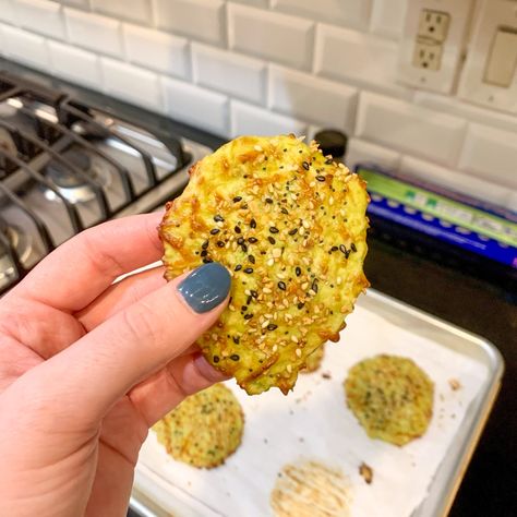 Avocado Chips Keto, Avocado Crisps, Bread Replacement, Avocado Chips, Healthy Substitutes, Galveston Diet, Chicken And Chips, Avocado Fries, Baked Avocado