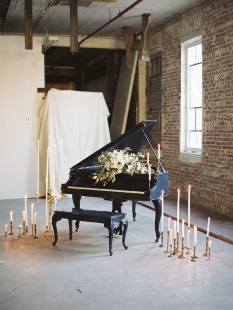 Gold Wedding Ceremony, Piano Wedding, Gold Wedding Ideas, Wedding Planning Boards, Gold Winter Wedding, Navy Gold Wedding, Piano Decor, Music Wedding, Diy Wedding Planning