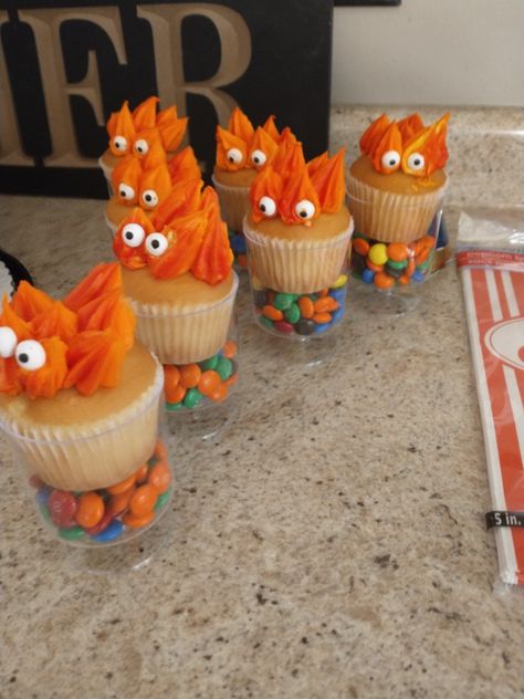 Howls Moving Castle Party Theme, Howl's Moving Castle Party, Calcifer Cupcakes, Howls Moving Castle Birthday Party, Howls Moving Castle Food, Howls Moving Castle Cake, Castle Birthday Theme, Ghibli Cake, Taylors Birthday