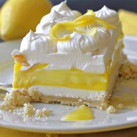 Crockpot Recipes lovers | 🍋 It's a weekly ritual | Facebook Lemon Lush Dessert Recipe, Lemon Lush Dessert, Lush Dessert, Lemon Lush, Cream Cheese Bread, Butterscotch Cake, Frosé, Dessert Stand, Homemade Whipped Cream