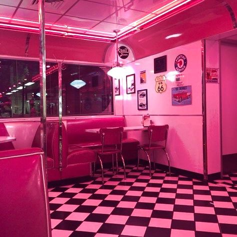 Diner Aesthetic, 50s Diner, Red Images, Pink Inspiration, Retro Diner, American Diner, Yamagata, Aesthetic Colors, Neon Lights