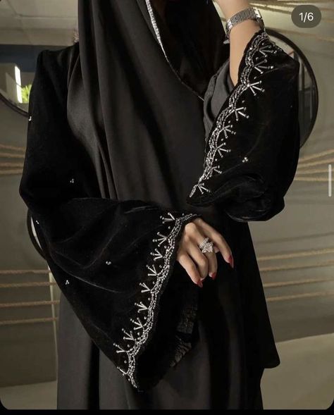 Woman Turban, Black Abaya Designs, Abaya Designs Latest, Black Abaya, Muslim Style, Chiffon Hijab, Scarf Head, Mode Abaya, Abaya Designs