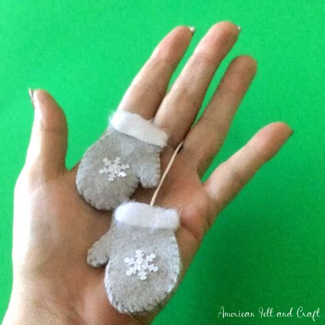 Mittens Template, Felt Mittens, Diy Mittens, Felt Ornaments Diy, Mitten Ornaments, Felt Beads, Bookmark Craft, Felt Ornament, Felt Craft