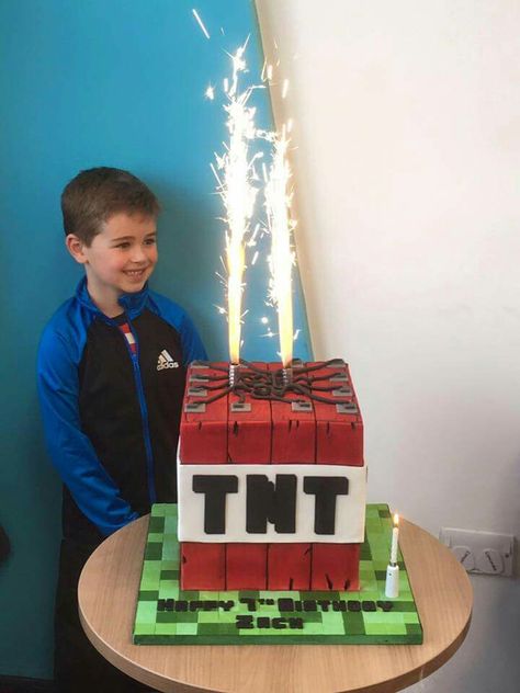 Minecraft Themed Birthday Party, Minecraft Birthday Decorations, Diy Minecraft Birthday Party, Minecraft Party Decorations, Minecraft Birthday Cake, Minecraft Theme, Minecraft Birthday Party, Minecraft Cake, Minecraft Birthday