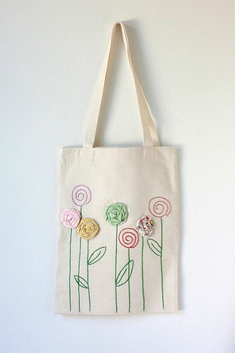 idée tote bag personnalisé Diy Tote, Painted Bags, Pola Kristik, Embroidery Bags, Pola Sulam, Diy Tote Bag, Mother's Day Diy, Personalized Tote Bags, 자수 디자인