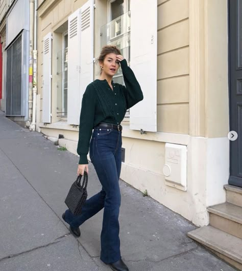 Dark Flare Jeans Outfit, Dark Denim Jeans Outfit, Dark Washed Jeans Outfit, Dark Flare Jeans, Wash Jeans Outfit, Sabina Socol, Bootcut Jeans Outfit, Jeans Outfit For Work, Parisian Outfit