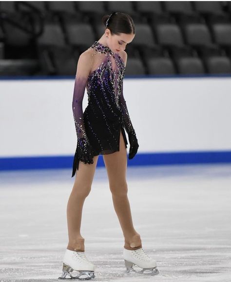 Dark Purple Figure Skating Dress, Best Figure Skating Dresses, Purple Skating Dress, Figure Skating Dress Black, Figure Skating Outfits Costumes, Black Figure Skating Dresses, Figure Skating Dresses Beautiful, Purple Figure Skating Dress, Ice Skating Dresses Costumes