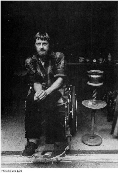 Robert Wyatt Kevin Ayers, Robert Wyatt, Vintage Beard, Musician Portraits, Noise Pollution, Uk Music, Lovely Creatures, Inspiring People, Progressive Rock