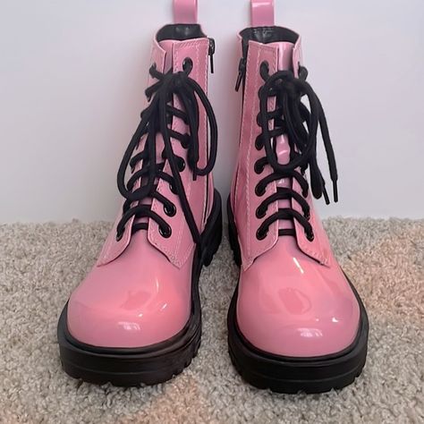 Size 5.5 Bubblegum Pink Combat Boots. Pink Combat Boots, Shoes Boots Combat, Kiba Inuzuka, Shino Aburame, Apple Aesthetic, Form Outfits, Blackpink Outfit, Outfit Concert, Soda Shoes