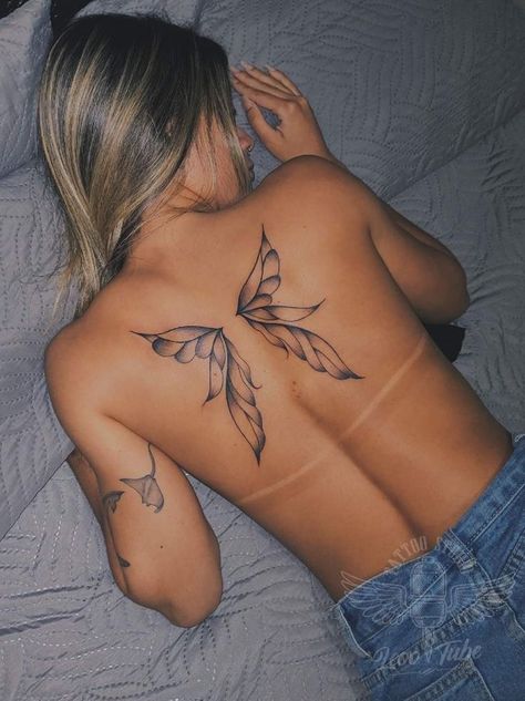 Back Of Neck Tattoo, Muster Tattoos, Inspiration Tattoos, Back Tattoo Women, Discreet Tattoos, Tattoo Feminina, Elegant Tattoos, Dope Tattoos, Simplistic Tattoos