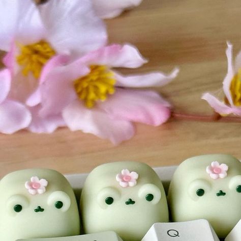 @lavenderbeecaps 3d Print Keycap, Cute Key Caps, Polymer Keycaps, Polymer Clay Keycaps, Kawaii Keycaps, Clay Keycaps, Cute Keycaps, Keyboard Caps, Tomorrow Monday