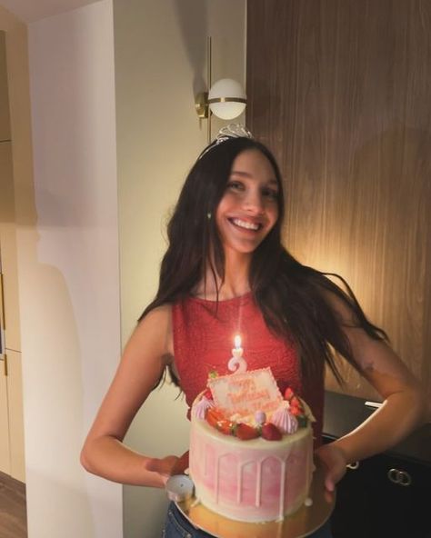 Maddie Ziegler Birthday, 22nd Birthday Aesthetic, Ashley Kutcher, Maddie Ziegler Dancing, Maddie Ziegler Instagram, Ethan Edwards, Dance Moms Rare, Dance Mom Rares, Dance Moms Photos