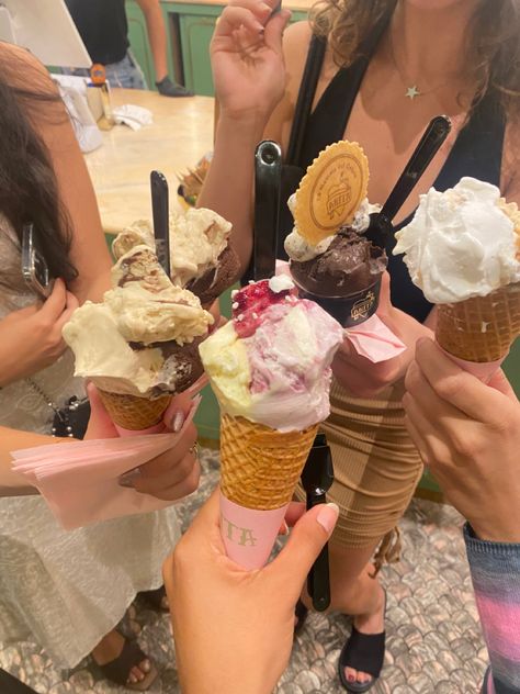 Summer Barcelona, Ice Cream Pictures, Ice Cream Place, Summer Baking, Summer Ice Cream, Eating Ice Cream, Cream Aesthetic, Summer Jobs, Make Ice Cream