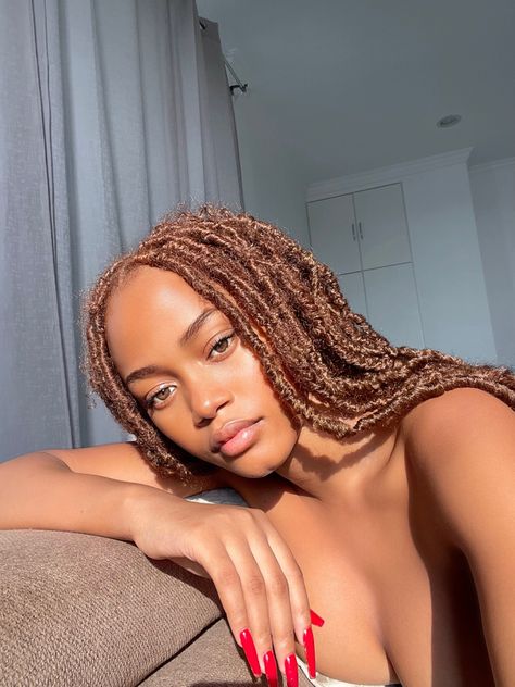 Faux Locs Hairstyles Brown, Brown Braids Aesthetic, Honey Brown Box Braids On Light Skin, Chocolate Brown Soft Locs, Honey Brown Faux Locs, Coffee Brown Braids, Honey Brown Butterfly Locs, Dark Brown Soft Locs, Light Brown Butterfly Locs