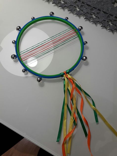 Tambourine diy (kindergarten project) Diy Tambourine, Music Instruments Kids, Music Instruments Diy, Instrument Craft, Toy Drum, Kindergarten Projects, Music Camp, Diy Instruments, Baby Shower Crafts