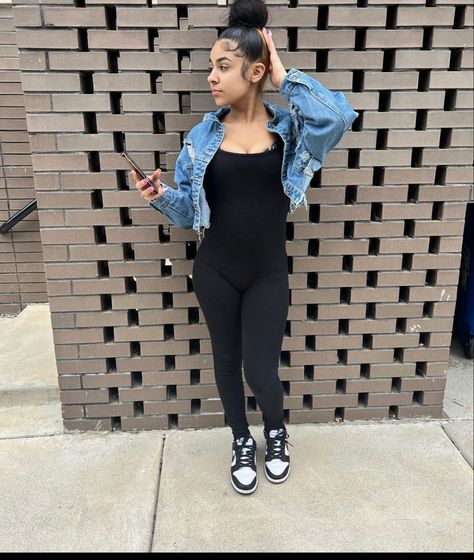 Bodysuit With Jean Jacket, Crop Jean Jacket Outfit, Dunk Fits, Black Cropped Jean Jacket, Bodysuit With Jeans, Jean Jacket Fits, Bts Outfits, Jean Jacket For Girls, Jordan Outfit