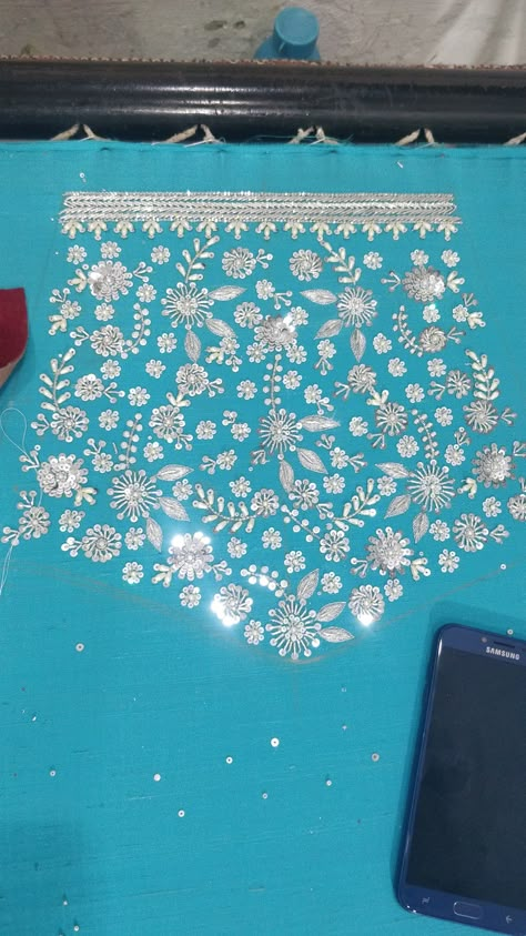 Maggam Work Silver Jari, Maggam Blouses Wedding, Sliver Blouse Work Design, Aari Silver Work Blouse, Silver Blouse Maggam Work Designs, Sliver Blouse Aari Work, Silver Maggam Work Designs, Aari Work Silver Designs, Zarthosi Aari Work Blouse