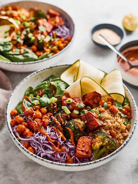 Tofu Buddha Bowl [Vegan + High Protein] - Forkful of Plants Quinoa Chilli, Tofu Buddha Bowl, Buddha Bowl Vegan, Satay Tofu, Tofu Quinoa, Garlic Chickpeas, Vegan High Protein, Clean Dinners, Buddha Bowls Recipe