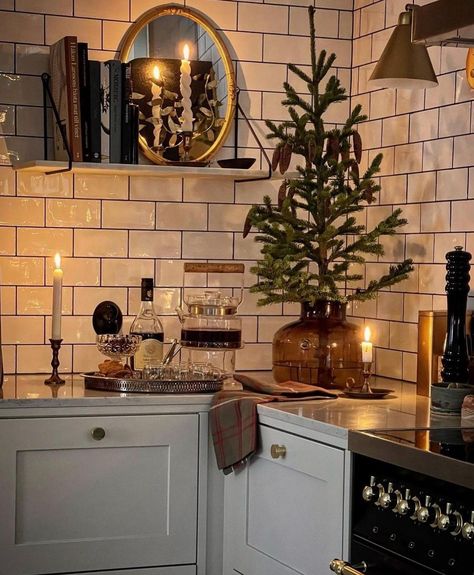 Christmas Interiors, Christmas Time Is Here, Decoration Inspiration, House Room, Christmas Decor Ideas, Christmas Inspiration, My New Room, My Dream Home, A Kitchen