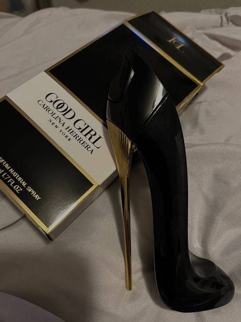 Good Girl Carolina Herrera Perfume, Good Girl Perfume, Koleksi Parfum, Carolina Herrera Perfume, Black Perfume, Fragrances Perfume Woman, Perfume Collection Fragrance, Perfume Scents, Perfume Lover