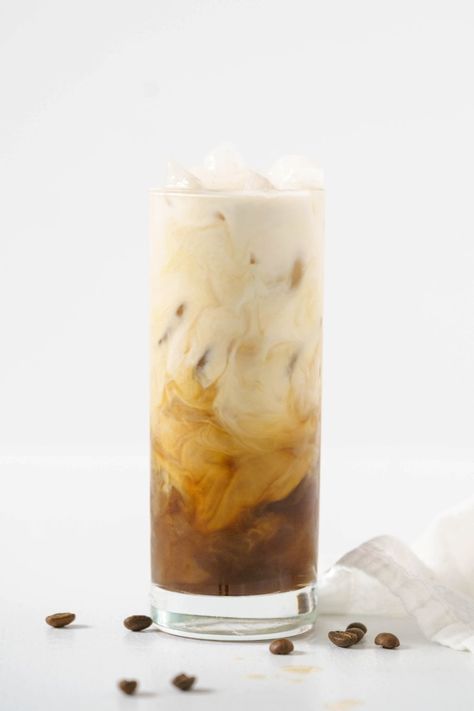 Iced Vanilla Latte Recipe, Vanilla Latte Recipe, Vanilla Iced Coffee Recipe, Vanilla Syrup For Coffee, Colour Pantone, Iced Vanilla Latte, Vanilla Bean Scones, Vanilla Iced Coffee, Starbucks Vanilla