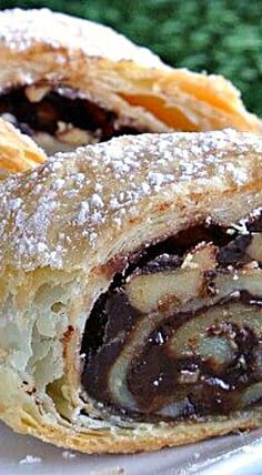 Mother's Chocolate Strudel - Just 4 ingredients: sheet of puff pastry, chocolate chips, walnuts and butter. I had no idea strudel was this easy to make! ❊ Chocolate Strudel, Puff Pastry Chocolate, Strudel Recipes, Pastry Chocolate, Puff Pastry Desserts, Desserts Vegan, Puff Pastry Recipes, Pastry Desserts, Köstliche Desserts