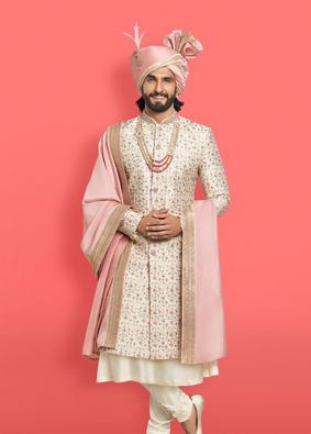 Sharewani For Men Wedding Indian Groom, Pastel Sherwani For Groom, Varraja Pose, Cream Sherwani Grooms, Serwani Pose, Wedding Outfit For Groom Indian, Sherwani Photography, Dulha Sherwani Wedding For Men, Groom Outfit Wedding Indian