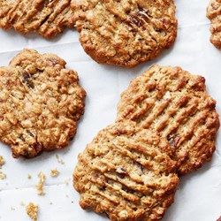 Oatmeal-Peanut Butter Cookies with Dates - EatingWell.com Cookies With Dates, Gluten Free Cookie Recipes, Peanut Butter Roll, Peanut Butter Oatmeal Cookies, Frozen Cookies, Date Recipes, Peanut Butter Oatmeal, Chocolate Zucchini, Best Cookie Recipes